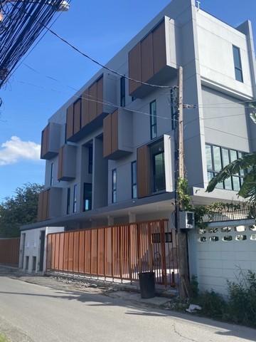 ให้เช่าโฮมออฟฟิศ 3.5 ชั้น 50 ตร.ว. ย่านรัชดา ลาดพร้าว-วังหิน โชคชัย 4 ใกล้ MRT ลาดพร้าว