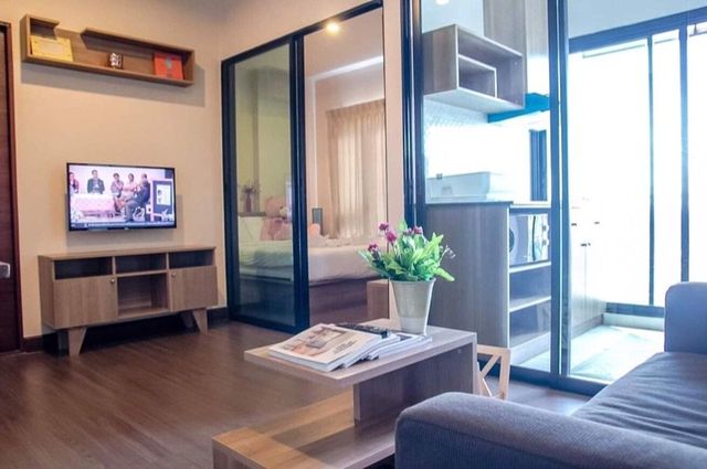 ขายคอนโดใกล้ BTS พญาไท เพียง 300 เมตร ห้องใหม่ เพดานสูง แต่งสวย เฟอร์ครบ ฟรี WIFI
