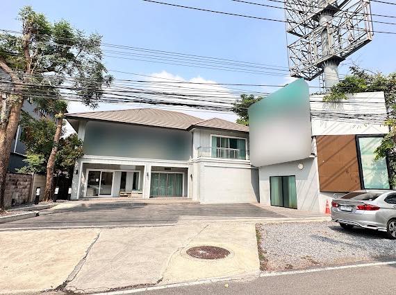 ขายอาคาร 2 ชั้น 120 ตรว. 500 ตรม. ทำเลทอง ติดถนนเลียบทางด่วนรามอินทรา  ใกล้ Central Eastville เหมาะทำธุรกิจ **รับเงื่อนไขเช่าซื้อ