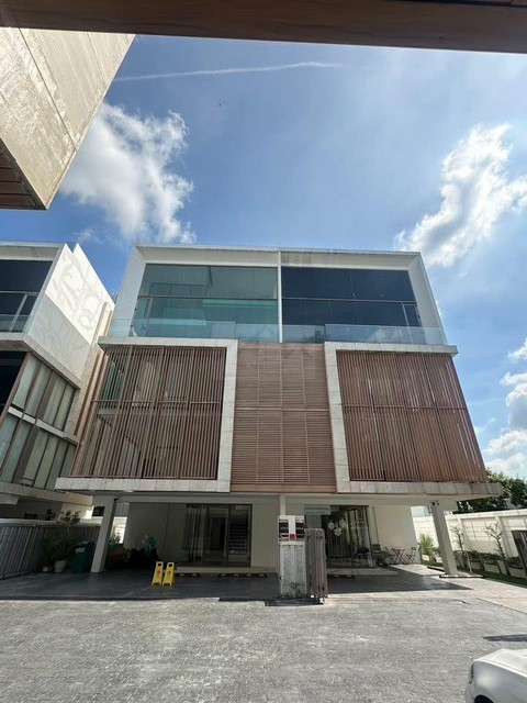 ให้เช่าโฮมออฟฟิศ 6 ชั้น 570 ตรม. The Quartier รัชดา 32 สไตล์ Modern เรียบหรู ลิฟต์ส่วนตัว ใกล้ MRT ลาดพร้าว *** มี 2 ตึกติดกัน 
